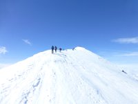 09 Letzte Meter zum Gipfel ueber einen Firngrat