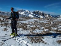 008   Andreas auf der schneefreien Hochflaeche mit Blick zum Krautgartenkogel und Hochweichsel