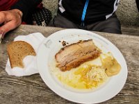 027 - warmer Schweinbraten mit Brot und Krenn