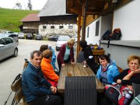 028 hier koennen wir im Freien und bei Sonnenschein unser Getraenk nehmen