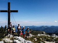 018 das etwas vor dem Hauptgipfel befindliche Gipfelkreuz